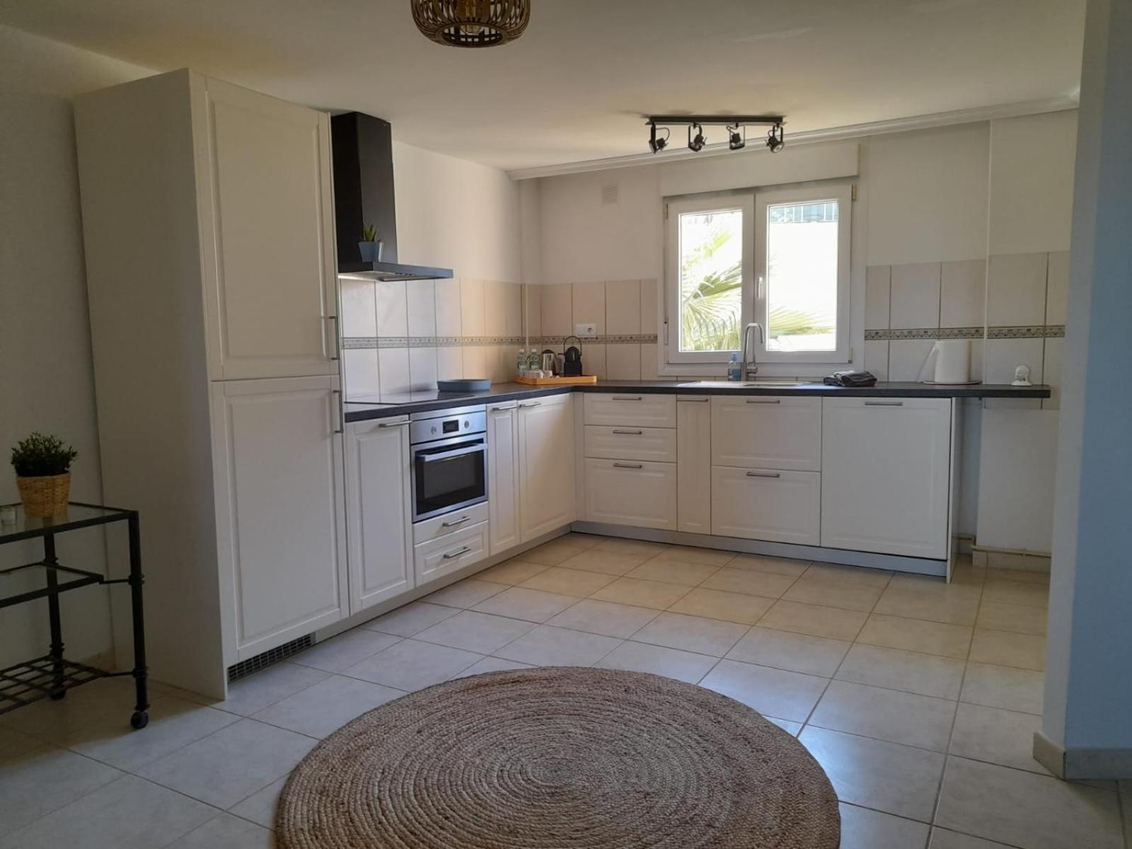 Beautiful Enjoy, With A Shared Pool Appartement